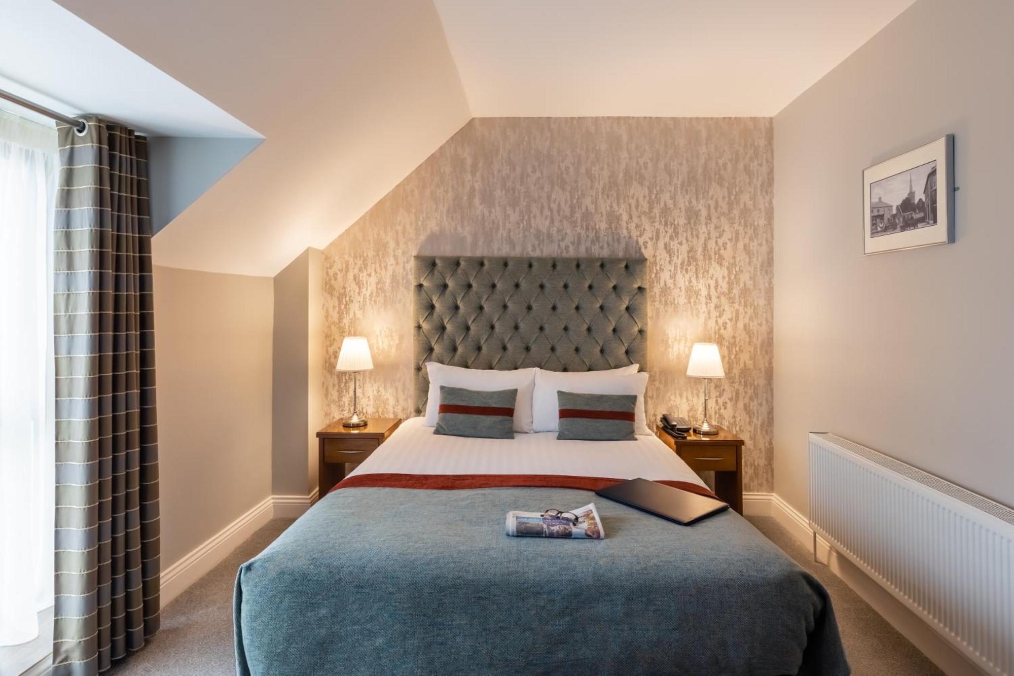 Hotel Raheen Woods 4*