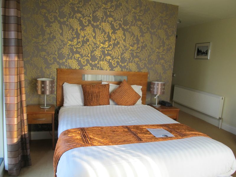 Hotel Raheen Woods 4*