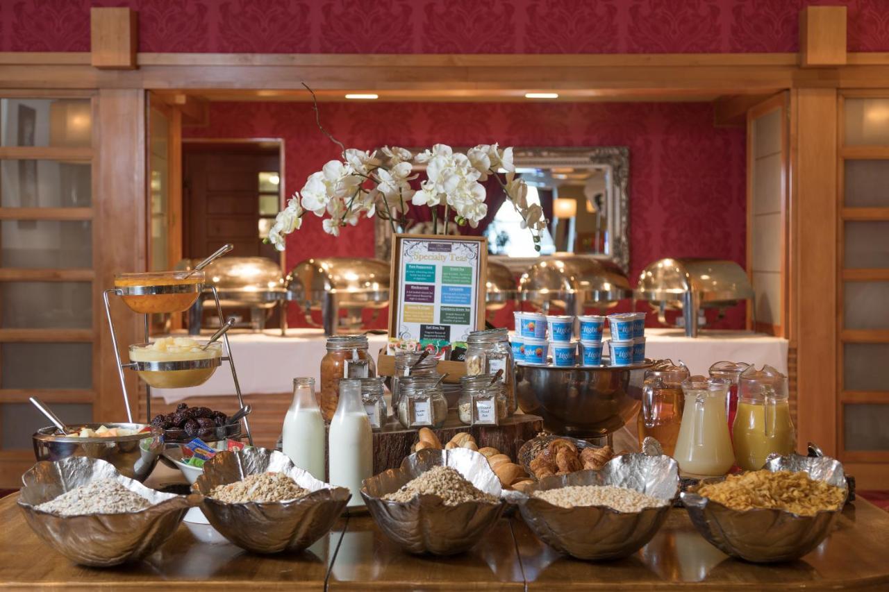 Raheen Woods Hotel 4*